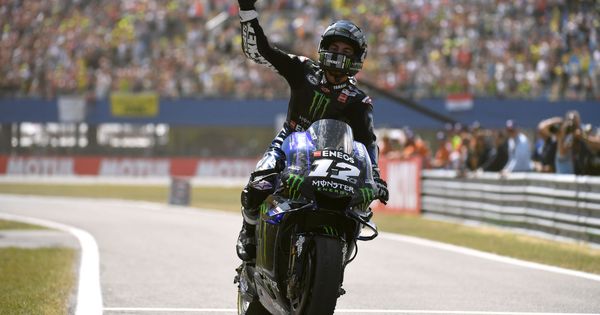 Foto: Maverick Viñales celebra su victoria en el GP de Assen con su Yamaha. (Reuters)