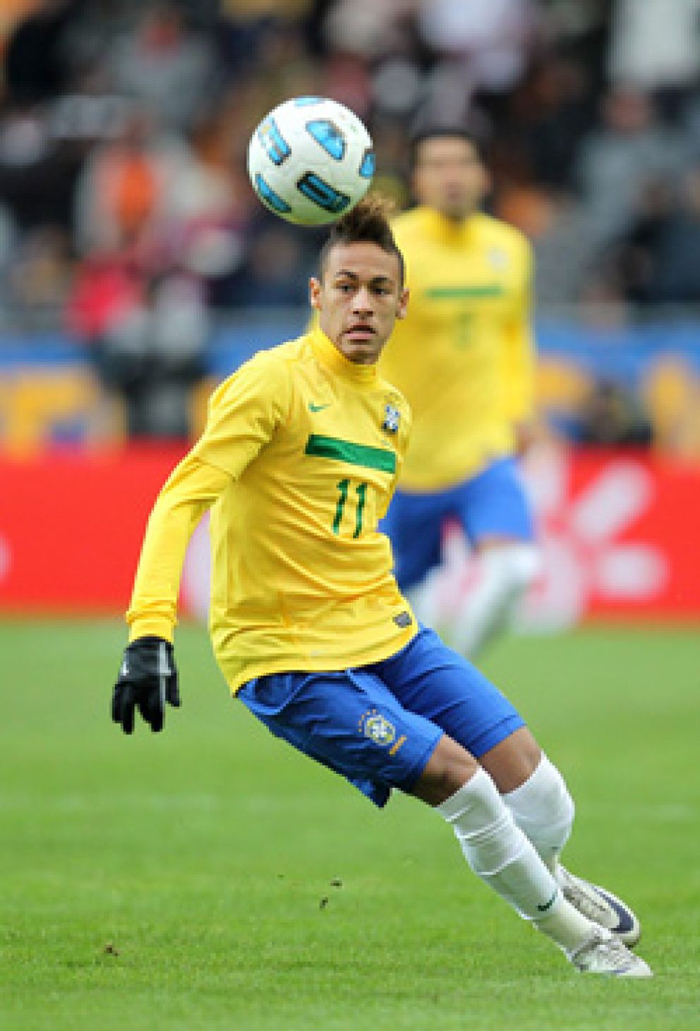 Foto: El Madrid acelera el fichaje de Neymar al ver a Rosell en el autobús de la selección de Brasil