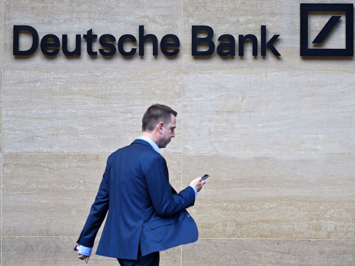 Foto: Empleado de Deutsche Bank en Londres. (EFE)