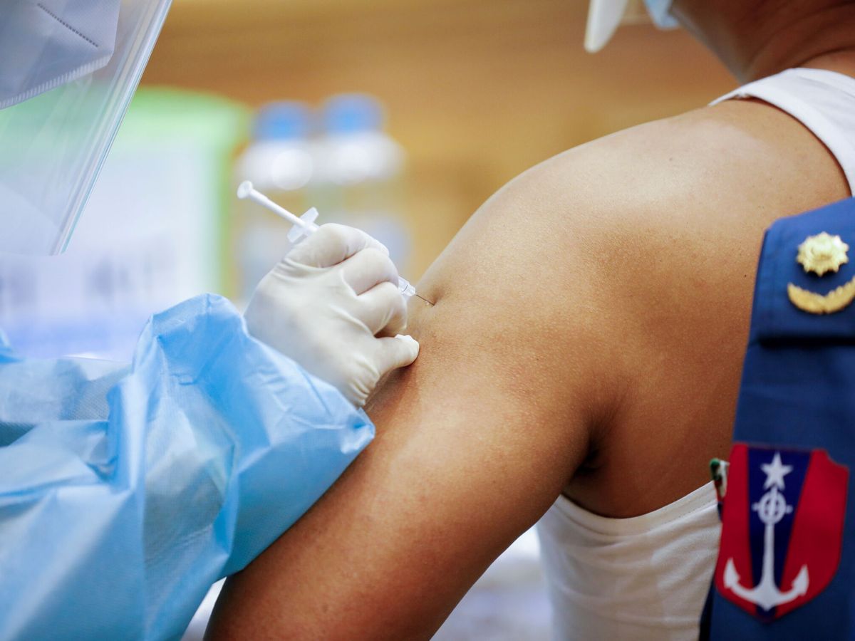 Foto: Vacunación con AstraZeneca. (Reuters)