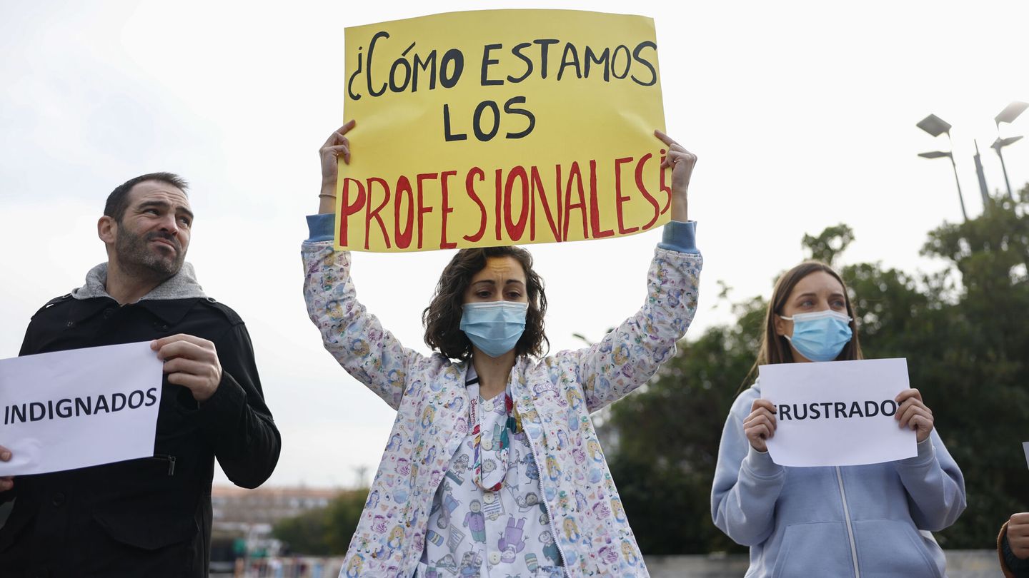 Una protesta tras el cierre de la UCI del Hospital La Princesa. (EFE/Archivo/Rodrigo Jiménez) 