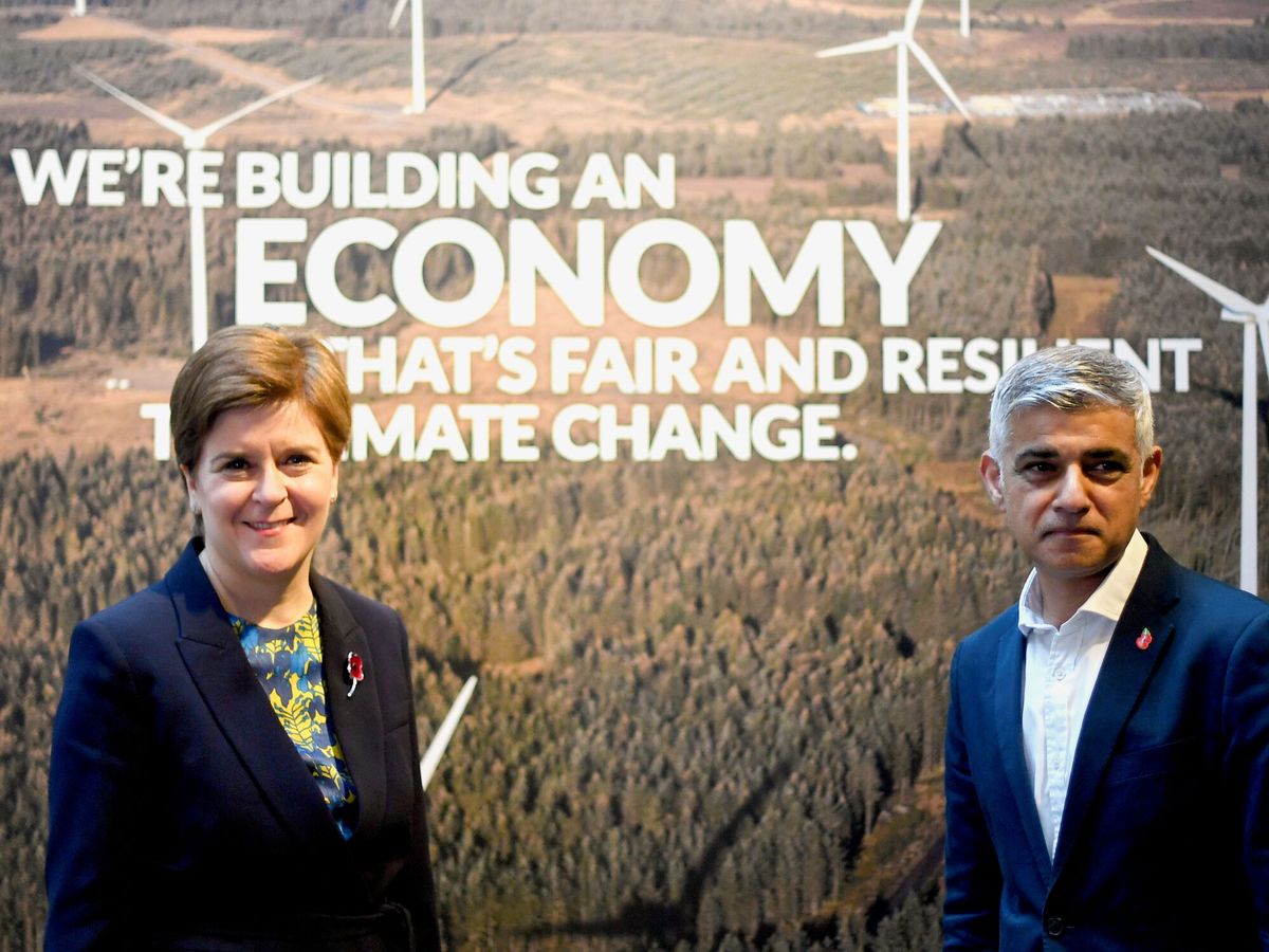 Foto: La primera ministra de Escocia, Nicola Sturgeon, y el alcalde de Londres, Sadiq Khan. (Reuters)