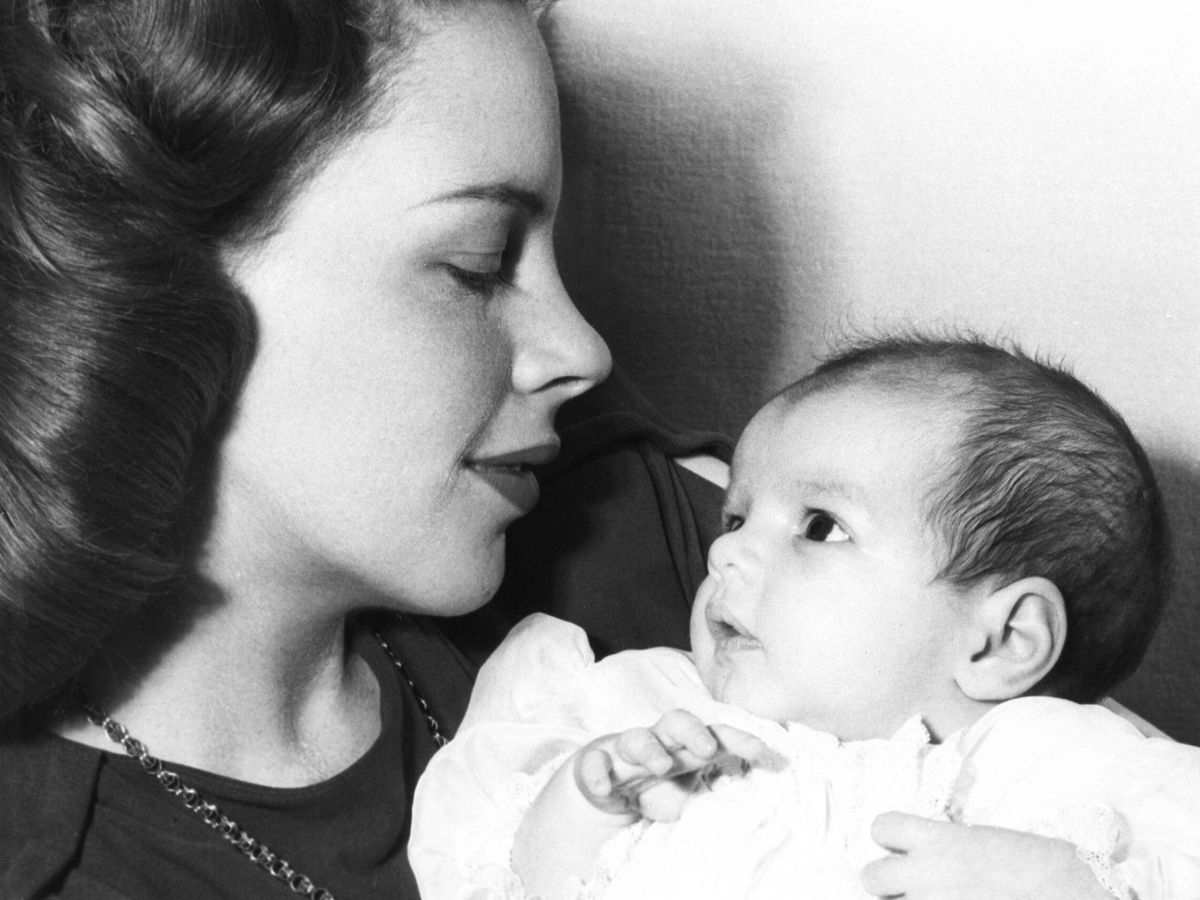 Foto: Judy Garland y Liza Minnelli recién nacida. (Cordon Press)