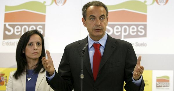 Foto: Zapatero con Beatriz Corredor, ex ministra de Vivienda. (EFE)