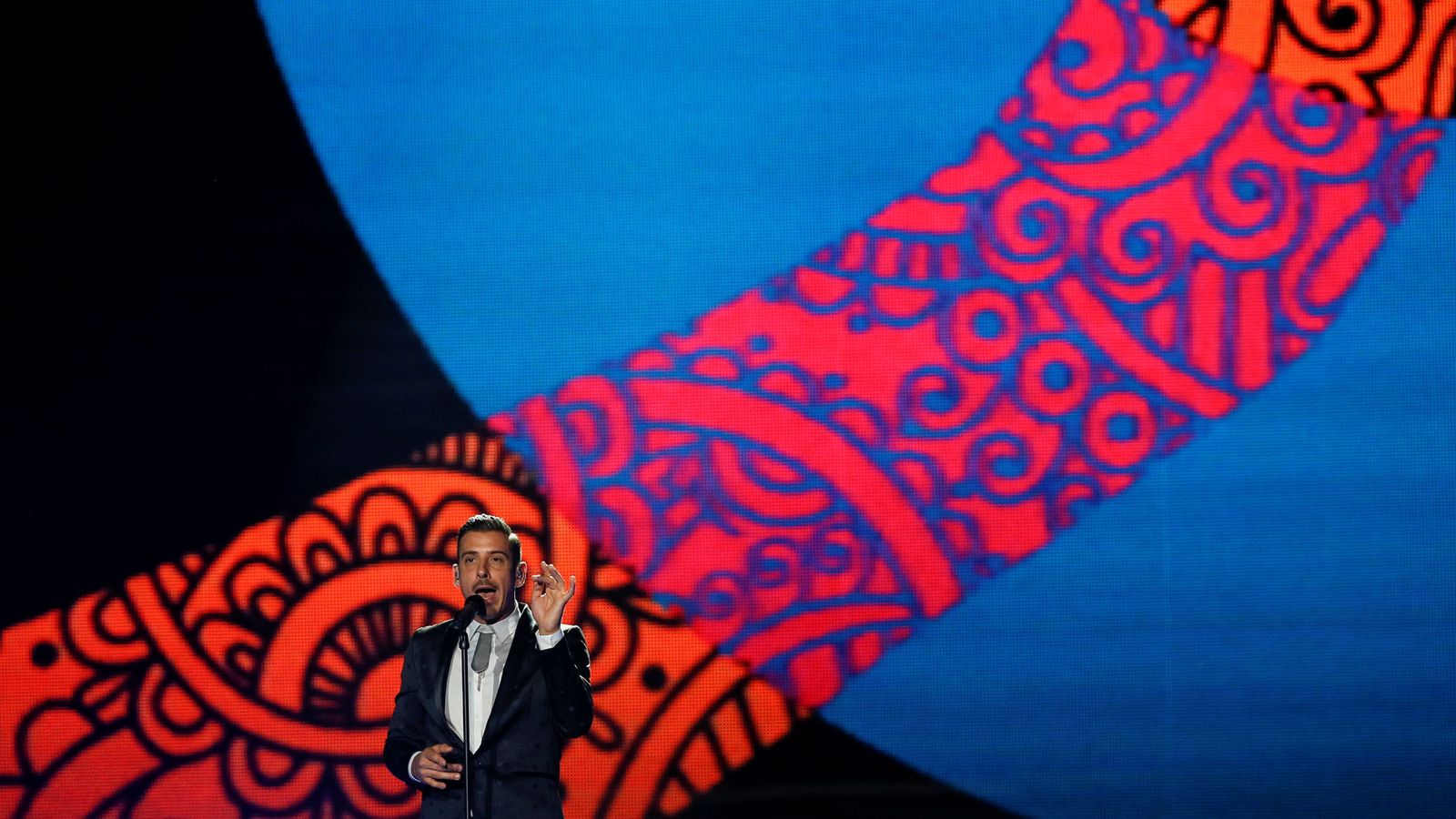 Foto: El representante de Italia, Francesco Gabbani, en una actuación durante la primera semifinal. (Reuters)