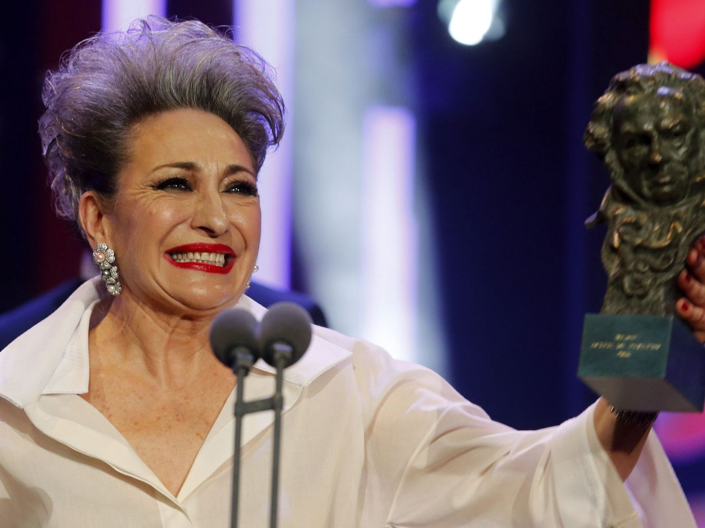 La actriz Luisa Gavasa recibiendo el Goya a la Mejor Actriz de Reparto. (EFE) 
