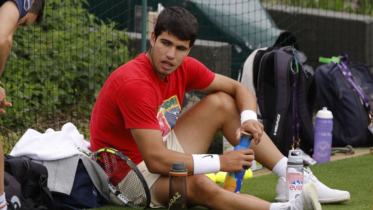 Alarma con Alcaraz: el tenista español se entrena con un vendaje antes del debut