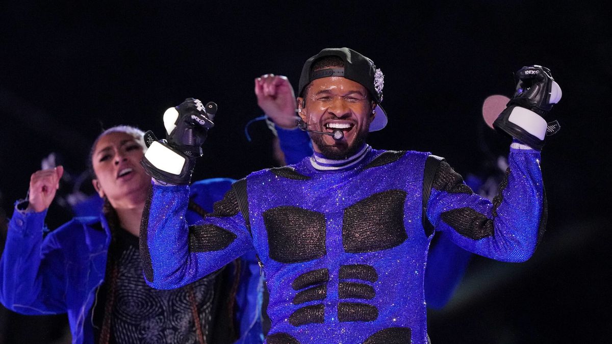 La criticada actuación de Usher en el descanso de la Super Bowl 2024, al completo: "De los peores 'half time' que recuerdo"