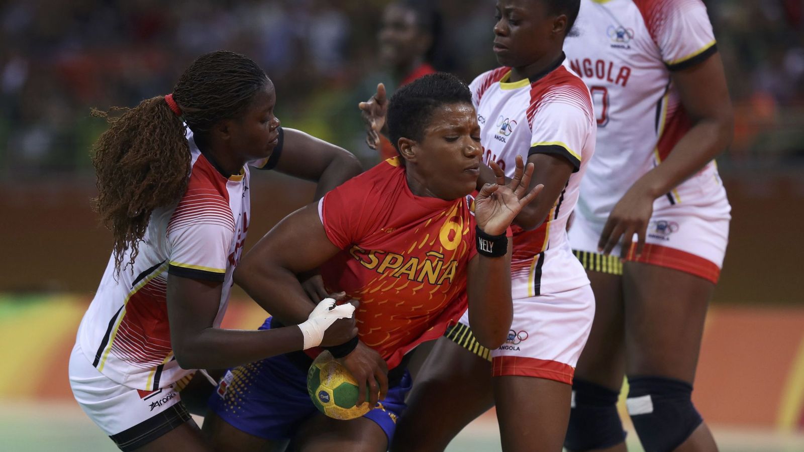 Foto: Nely Carla Alberto sufrió una lesión contra Angola. (Damir Sagolj/Reuters)