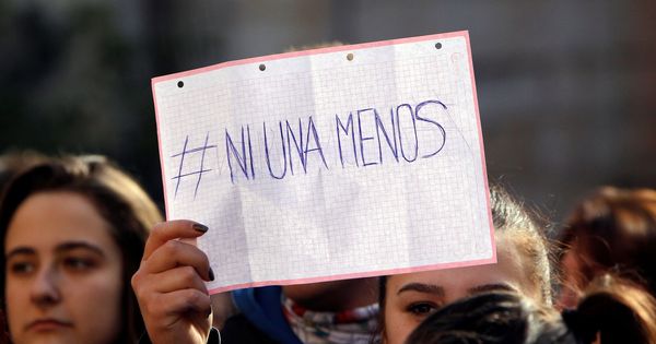 Foto: Callosa (Alicante) se concentró para rechazar la violación múltiple de una joven en Nochevieja. 