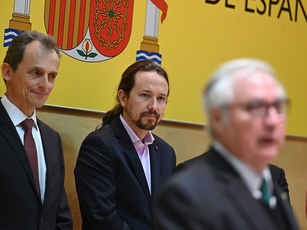 Foto: El nuevo ministro de Universidades, Manuel Castells, durante su toma de posesión. (EFE)