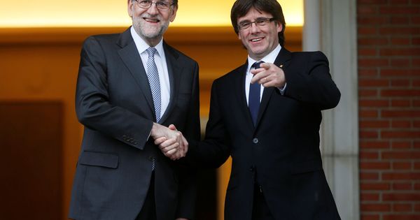 Foto: Mariano Rajoy recibe en 2016 a Puigdemont en la Moncloa. (EFE)