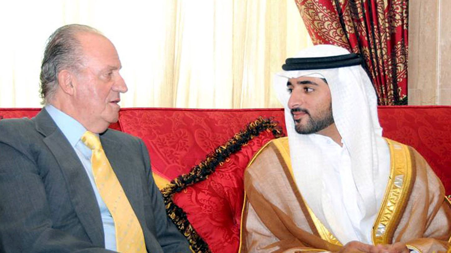 El rey Juan Carlos y el príncipe heredero de Dubái, sobrino del jeque Hamdan. (EFE)