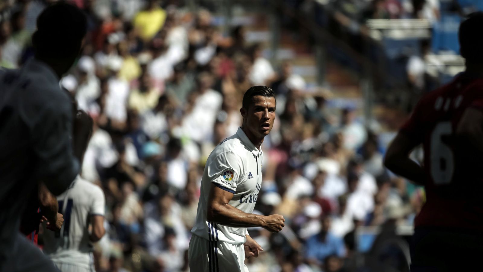 Foto: Ronaldo durante el partido frente a Osasuna. (Emilio Naranjo/EFE)