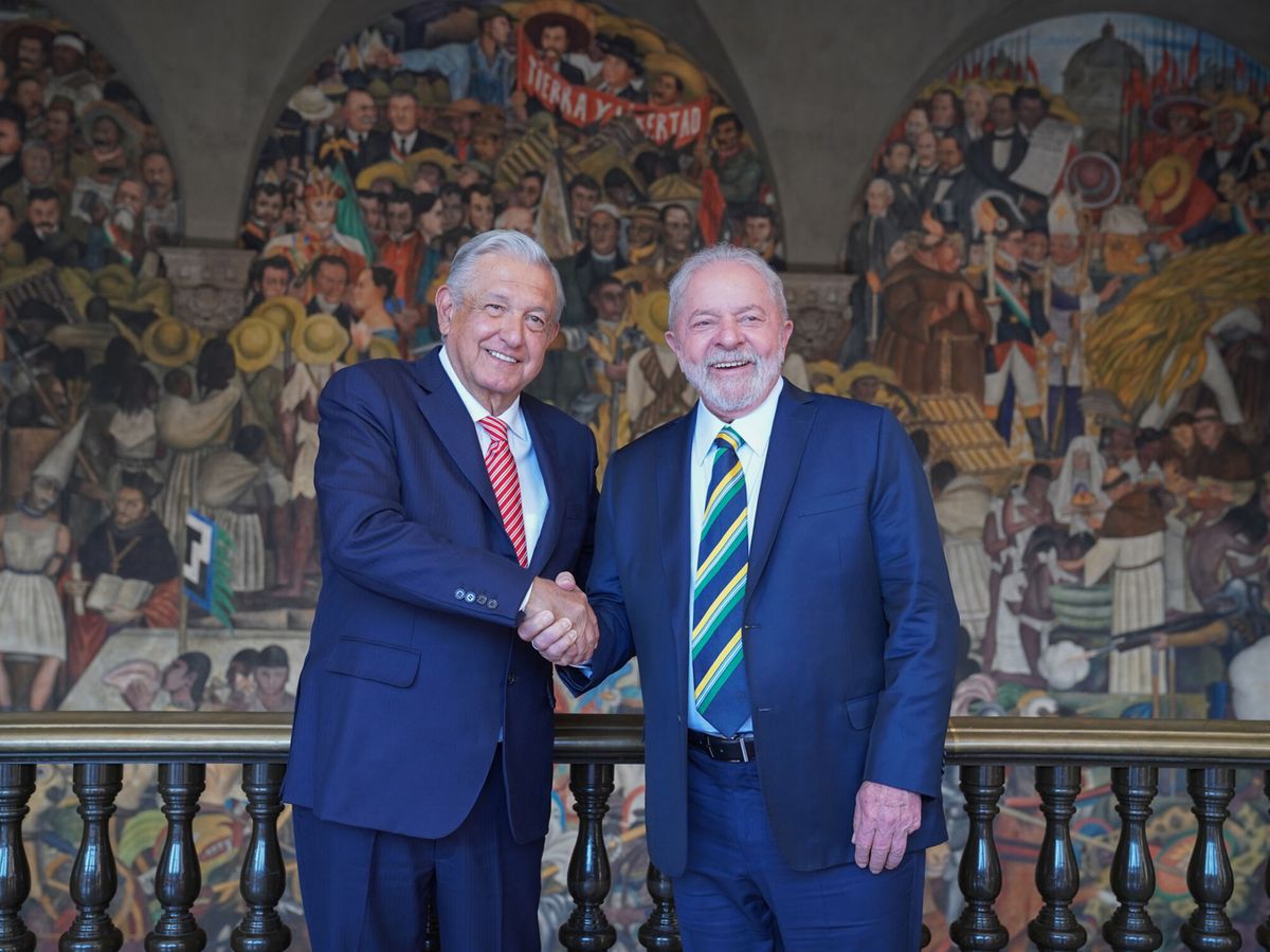 Foto: López Obrador, presidente de México, junto a Lula da Silva, mandatario de Brasil. (EFE)