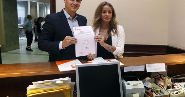Foto: El líder de Ciudadanos, Albert Rivera y la diputada Patricia Reyes, registran en el Congreso una propuesta de Ley para regular la Gestación subrogada (Efe)