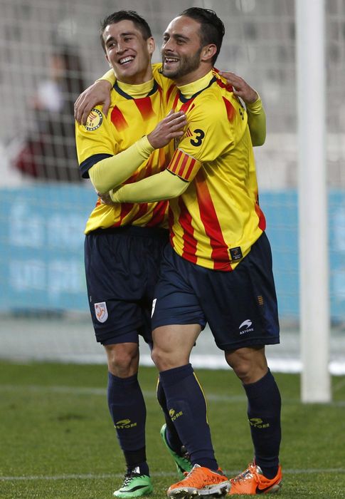 Foto: Bojan y Sergio García celebran el segundo gol (Efe).