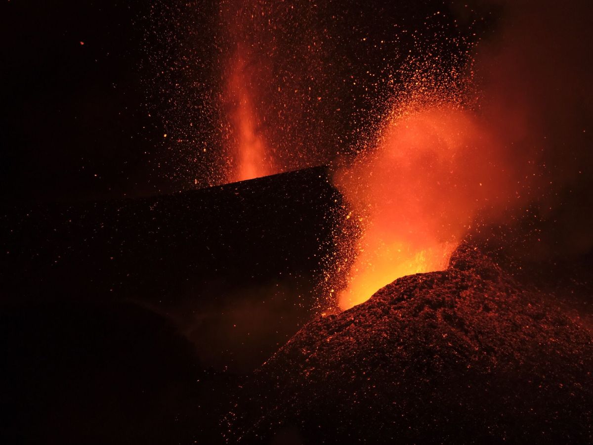 Foto: Volcán de la palma durante la erupción. (EFE)