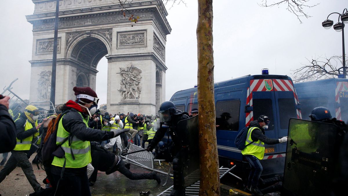 Más de 130 heridos y 288 detenidos en París en las protestas de los 'chalecos amarillos'