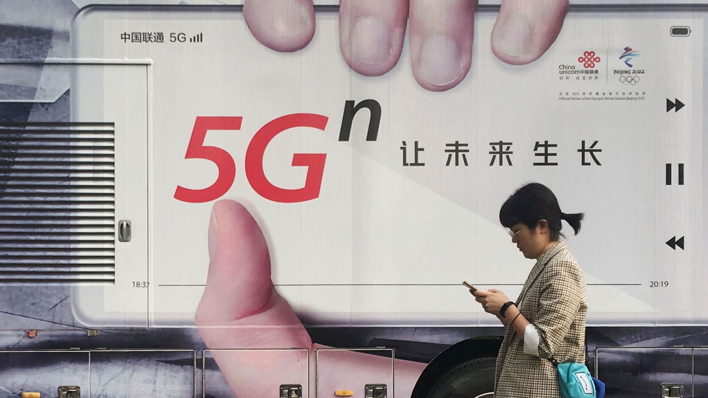 Publicidad del 5G en un autobús de Pekin, China. (Reuters)