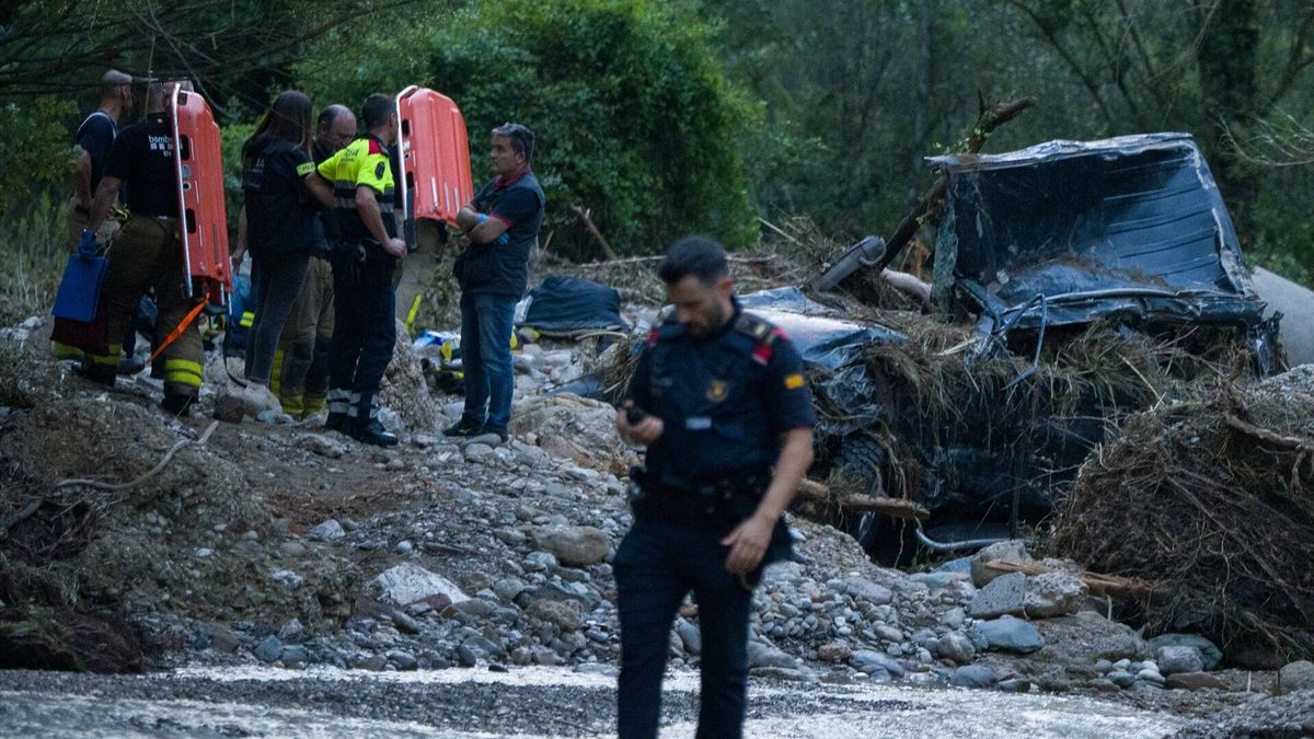 Buscan a un desaparecido por las lluvias en Ullastrell (Barcelona) tras hallar un cadáver en un coche