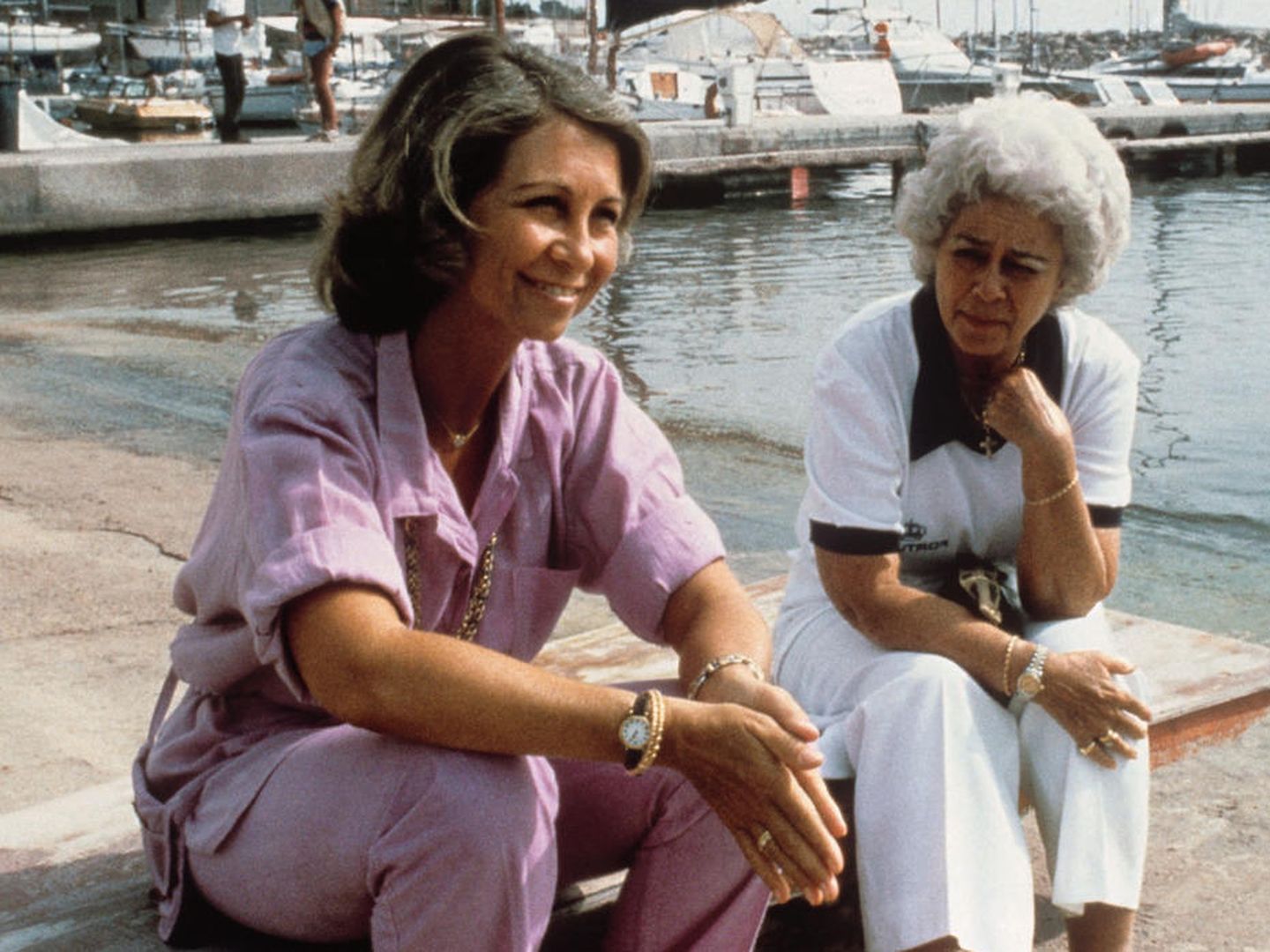 Doña Sofía, junto a su madre, la reina Federica de Grecia. (EFE)