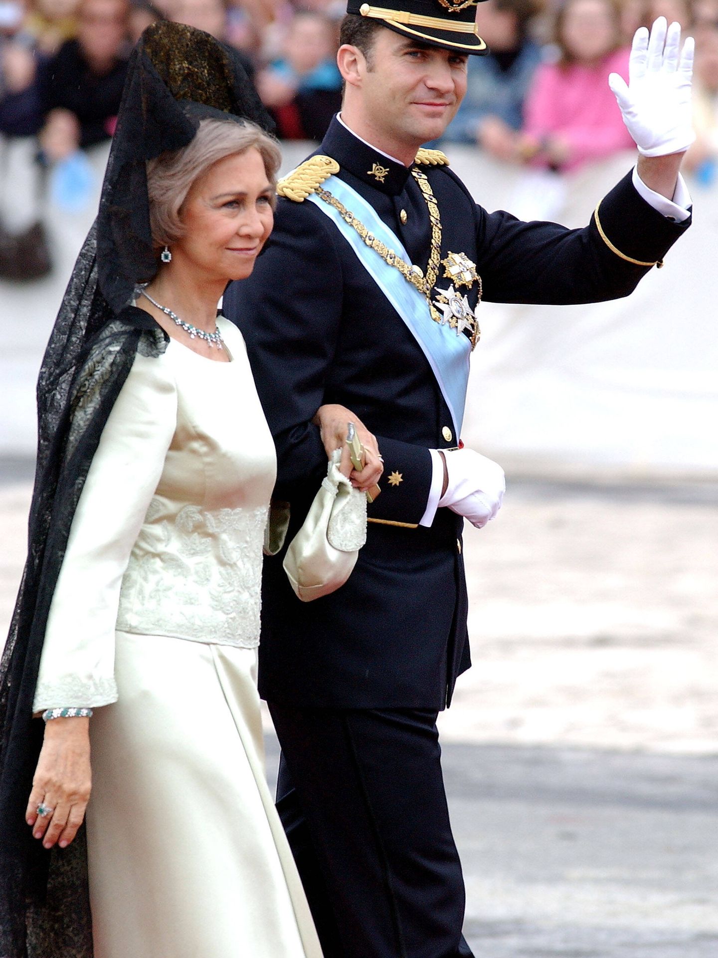 La reina Sofía y el príncipe Felipe, a su llegada a la catedral de La Almudena. (Getty)