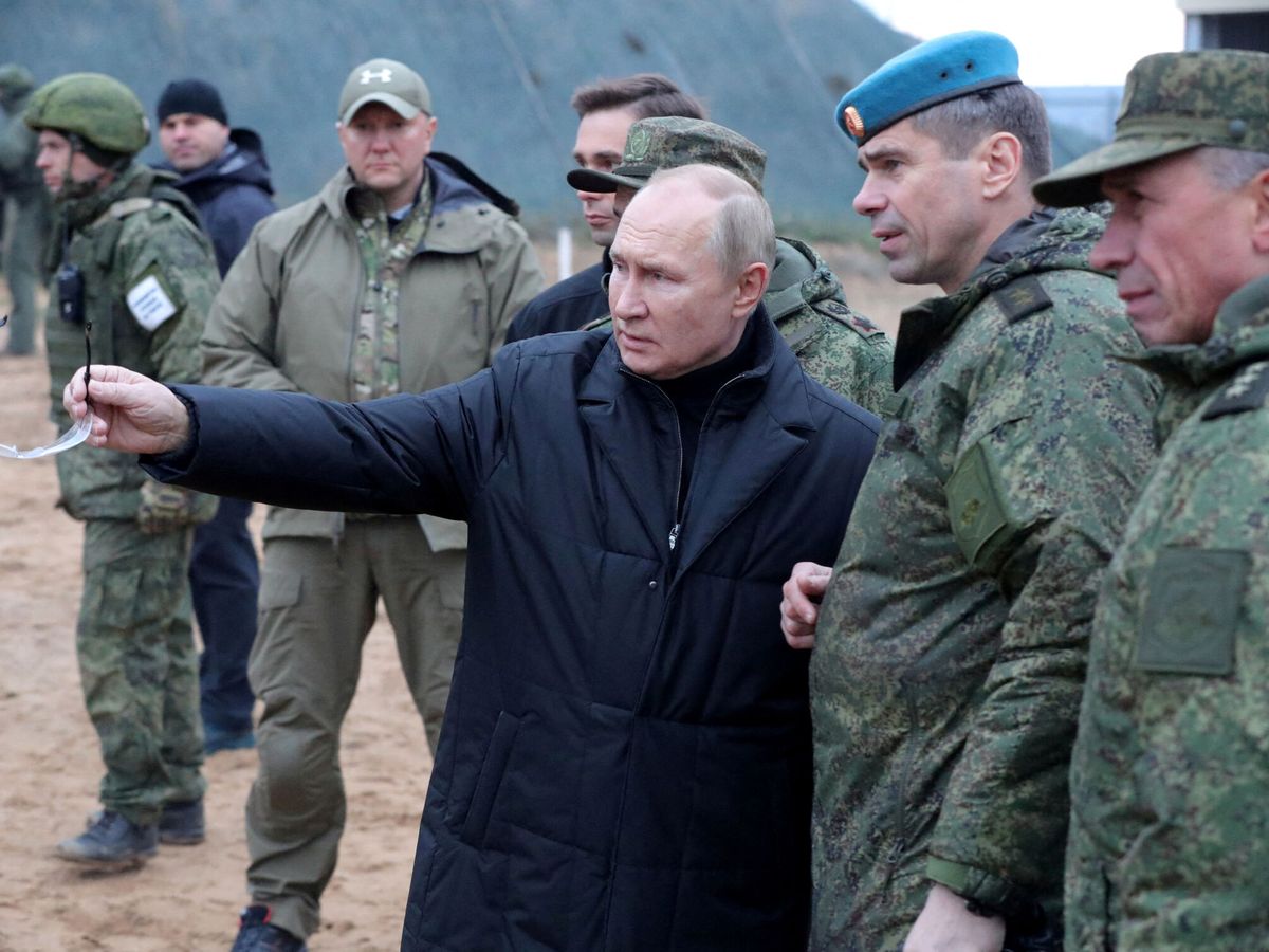 Foto: El presidente ruso, Vladímir Putin, visita a las tropas. (Reuters/Sputnik/Mikhail Klimentyevy)