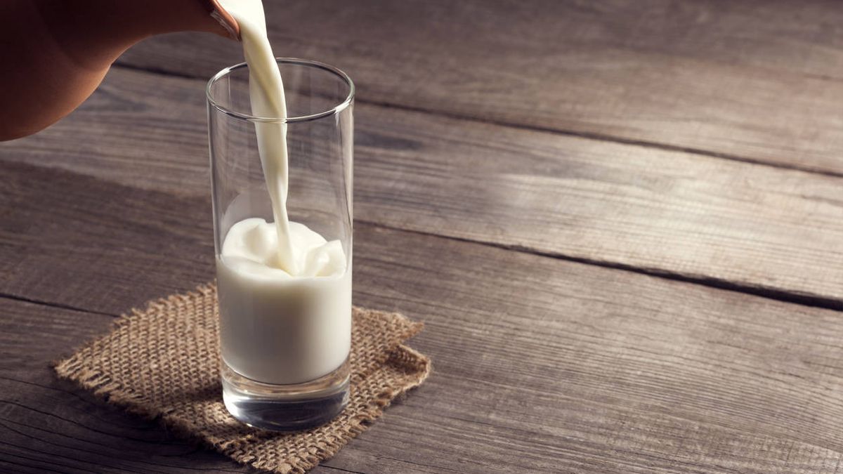 Beber leche diariamente supondría mayor riesgo de cáncer de mama, según un estudio