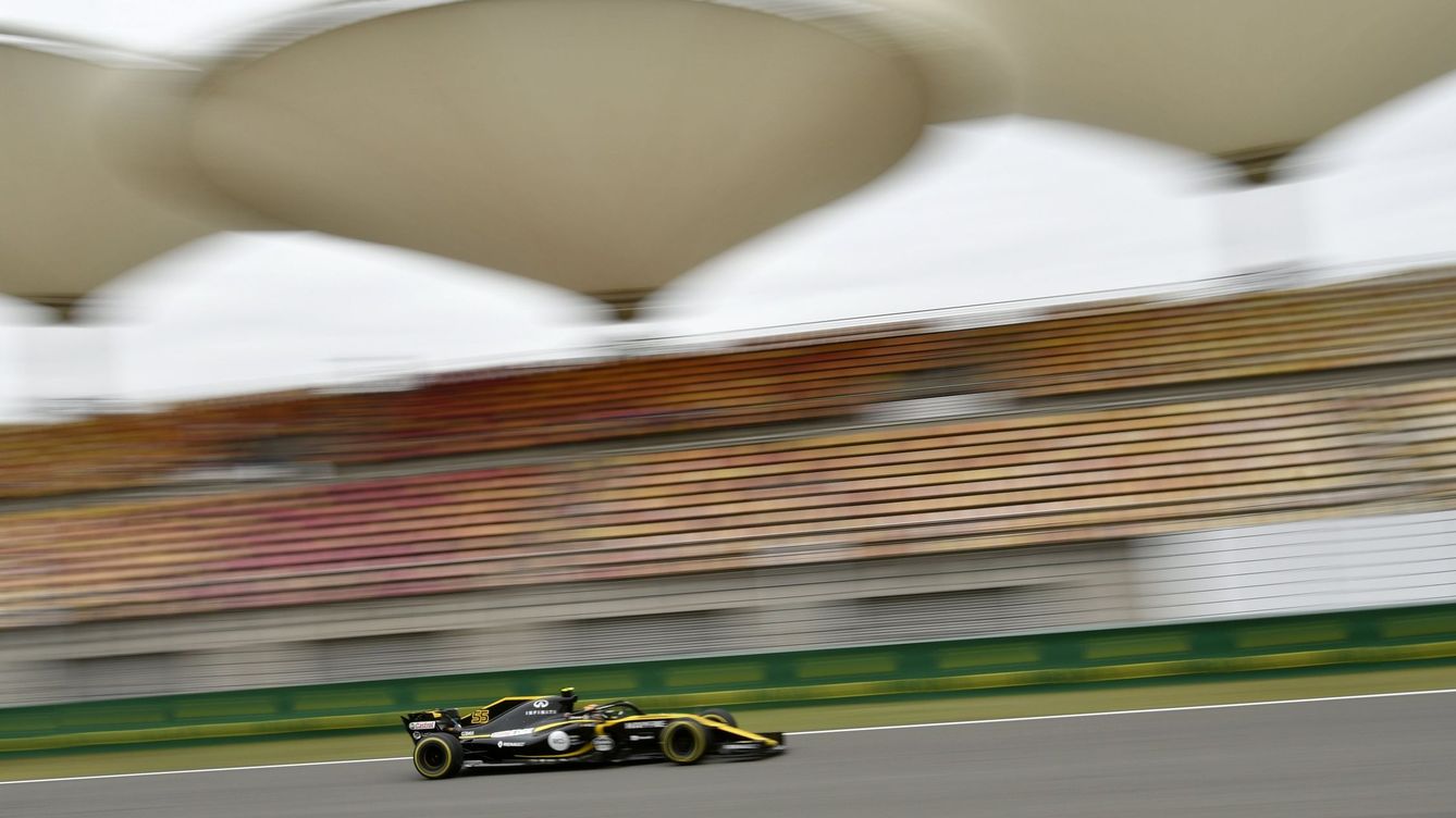 Foto: Renault espera mejorar más de medio segundo su motor antes del final de temporada (EFE)