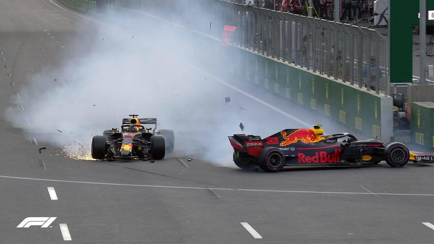 La imagen de la carrera, el accidente entre Ricciardo y Verstappen. (Twitter/F1)