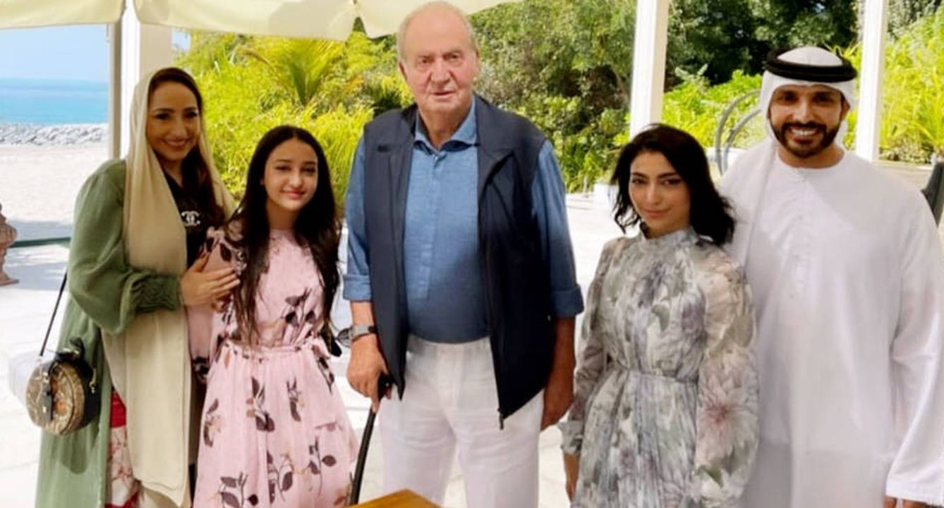 Juan Carlos I, con la familia Al Qubaisi. (Instagram)