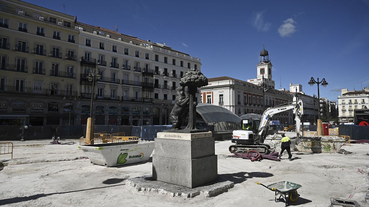 Hallan restos arqueológicos en las obras de remodelación de la Puerta del Sol de Madrid