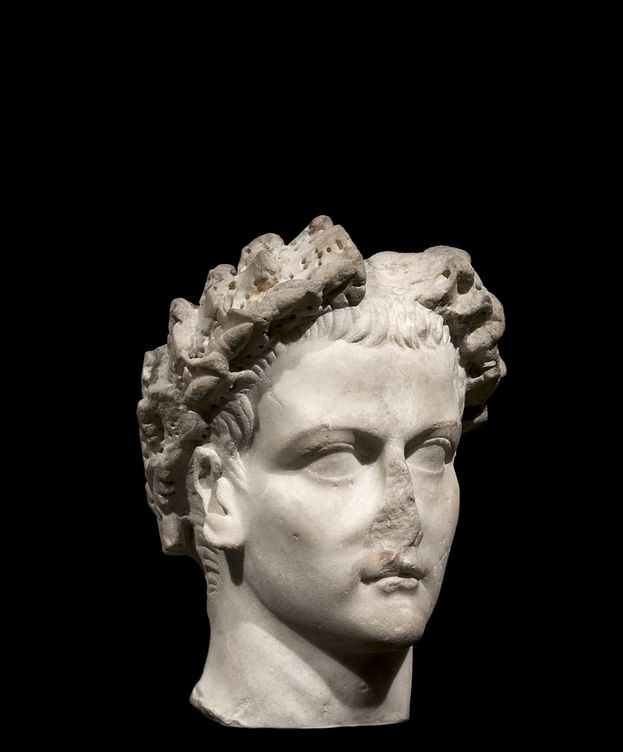 Foto: Busto del emperador Calígula hecho en mármol (Galería Jaume Bagot)