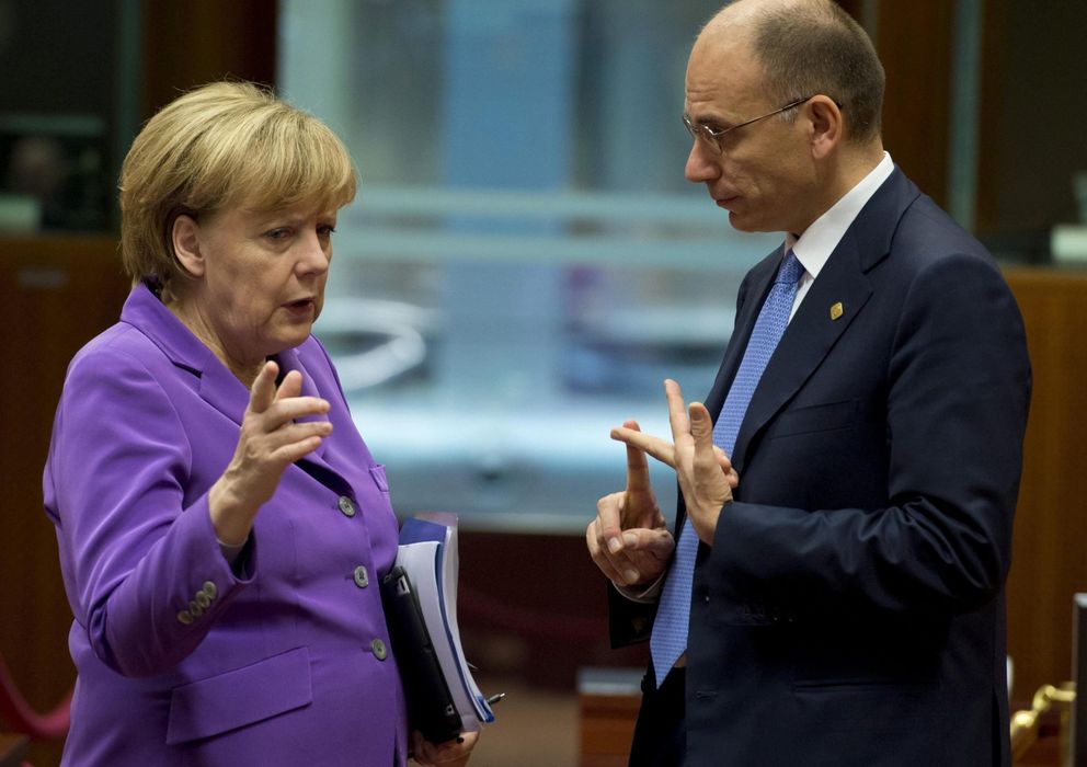 Foto: Merkel conversa con el primer ministro italiano durante la cumbre europea (efe)