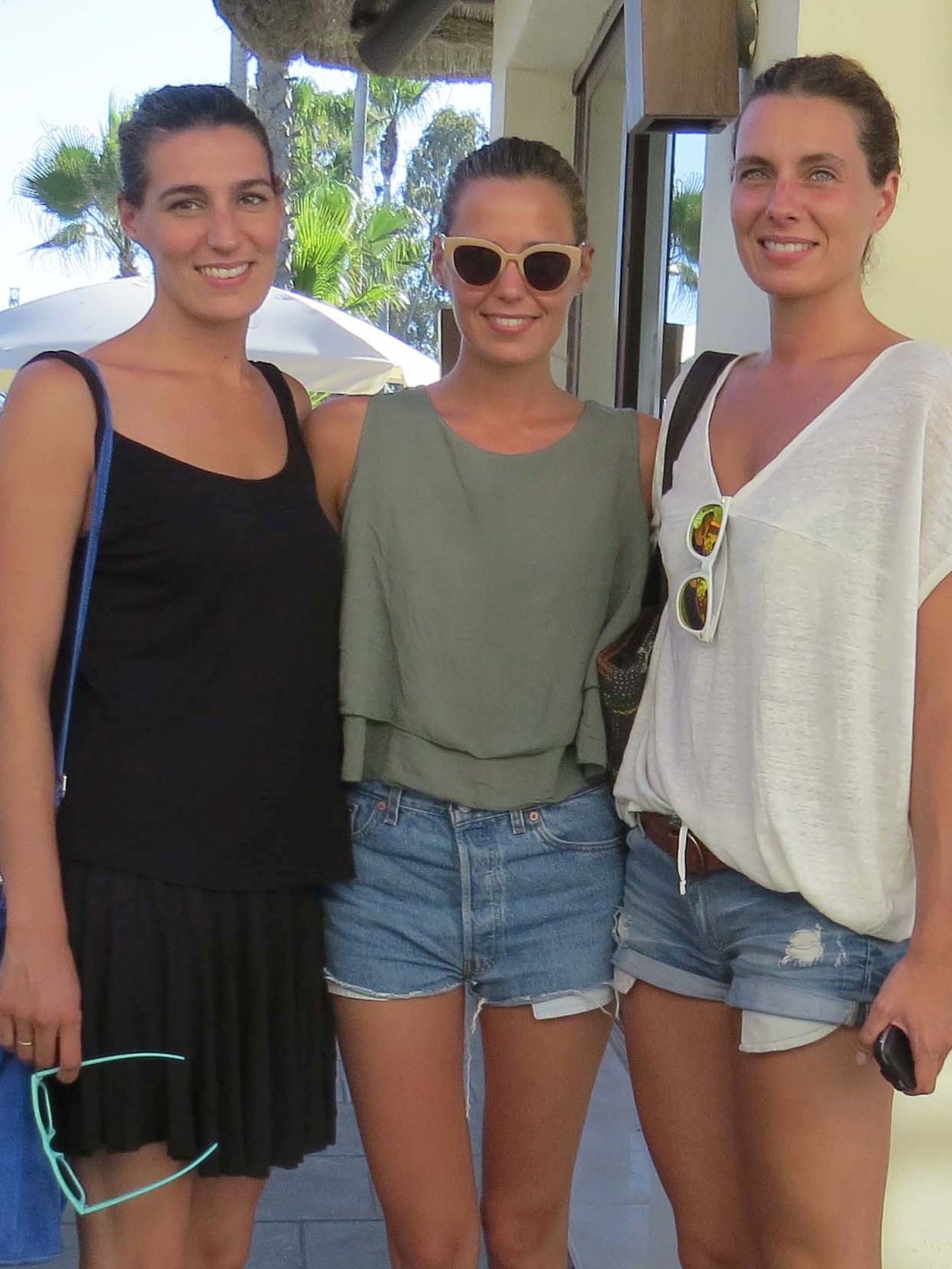 Eugenia, Claudia y Alejandra, durante unas vacaciones en Marbella.