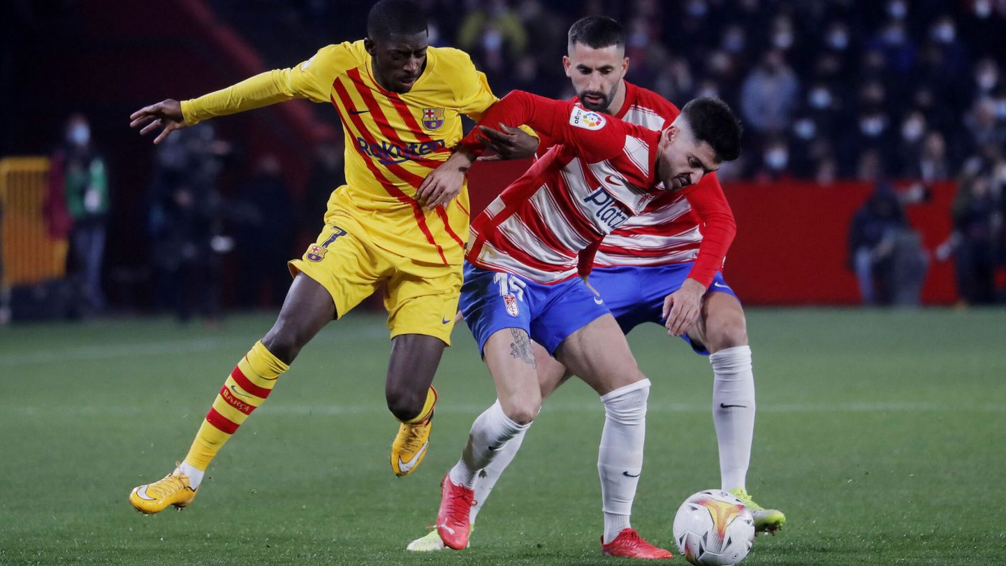 Ousmane Dembélé pierde una pelota durante el encuentro. (Reuters/Jon Nazca)
