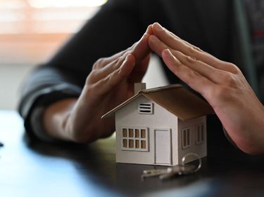 ¿Puedo acceder a una VPPL si poseo el 33% de otra vivienda alquilada de la que no disfruto?