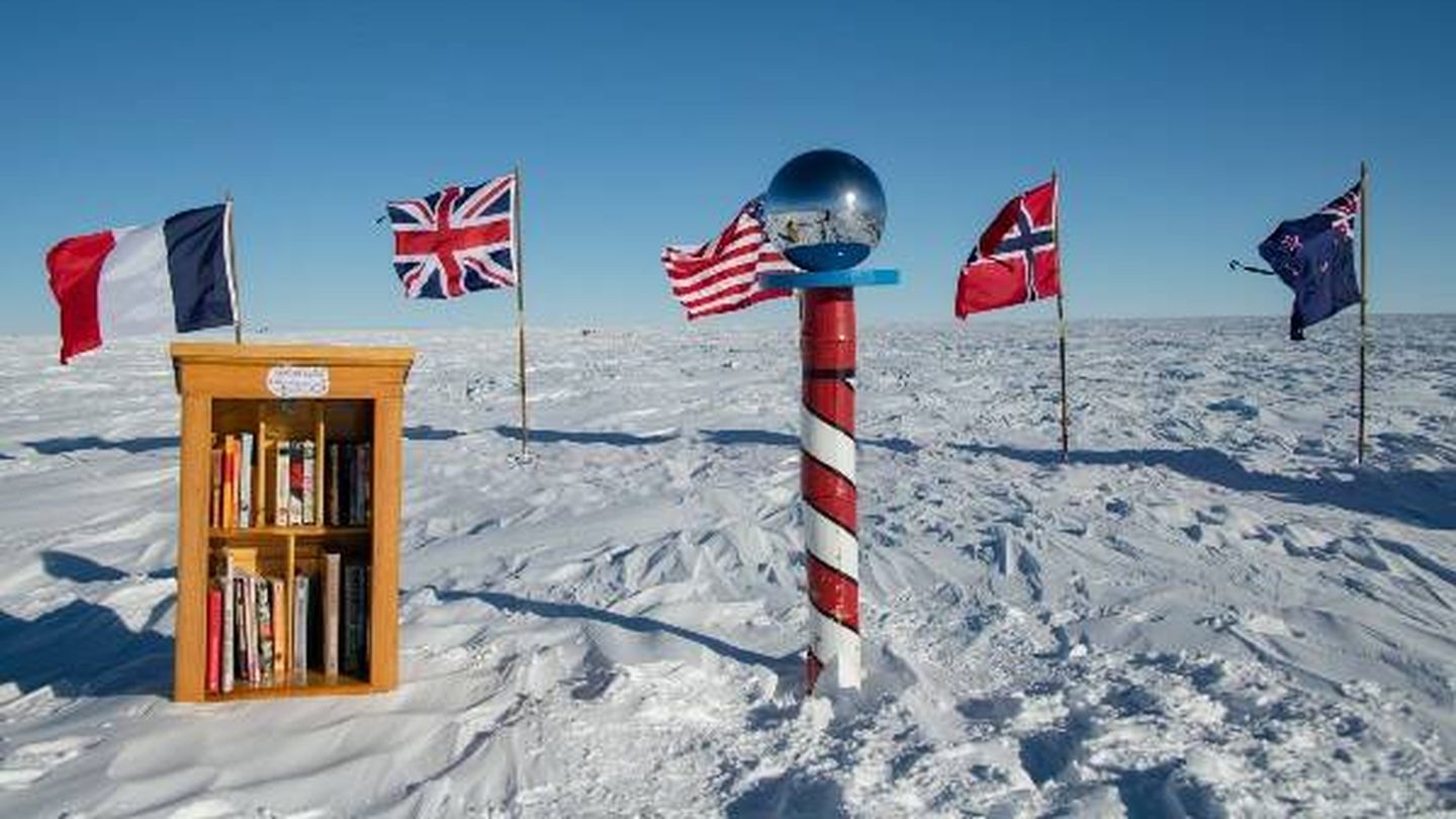 Biblioteca en la Antártida. (Instagram/@yuyamakino_npx vía @icecube_neutrino)