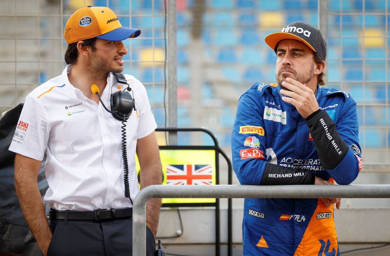Fernando Alonso junto a Carlos Sainz. (EFE)
