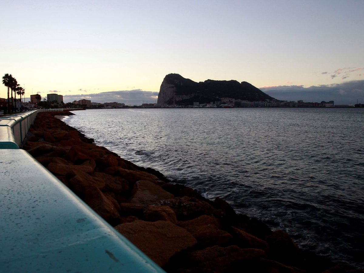 Foto: Fotografía del peñón de Gibraltar. (EFE/A. Carrasco Ragel)