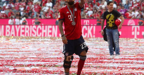Foto: Arturo Vidal celebra el título de la Bundesliga con el Bayern de Múnich la pasada temporada. (Reuters)