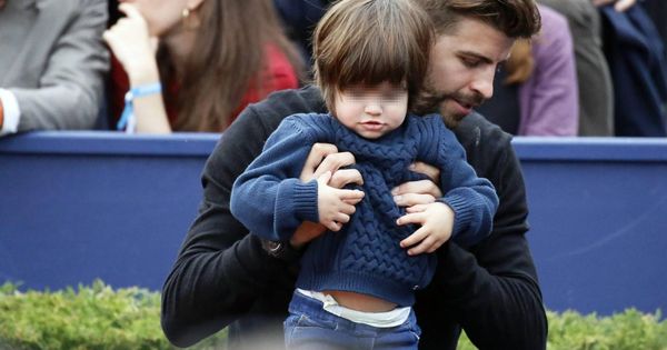 Foto: Piqué con su hijo Milan en el Godó. (Cordon)