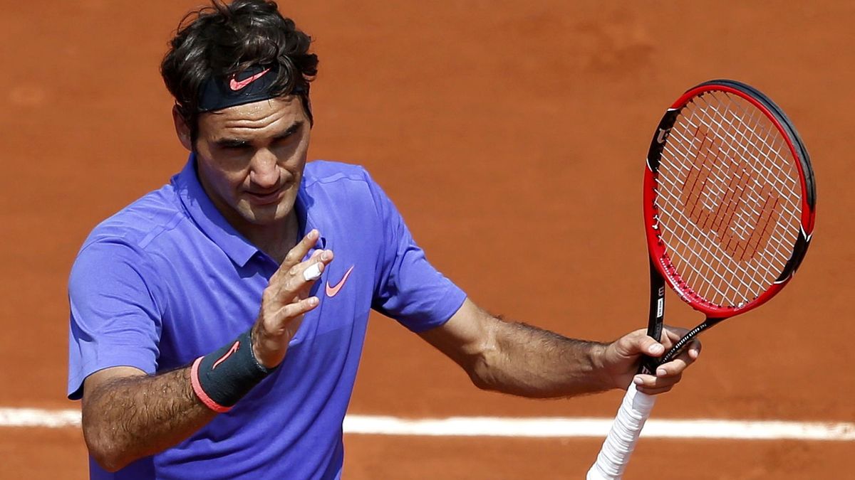 Federer se "divierte" para ganar a Dzumhur y meterse en octavos de Roland Garros