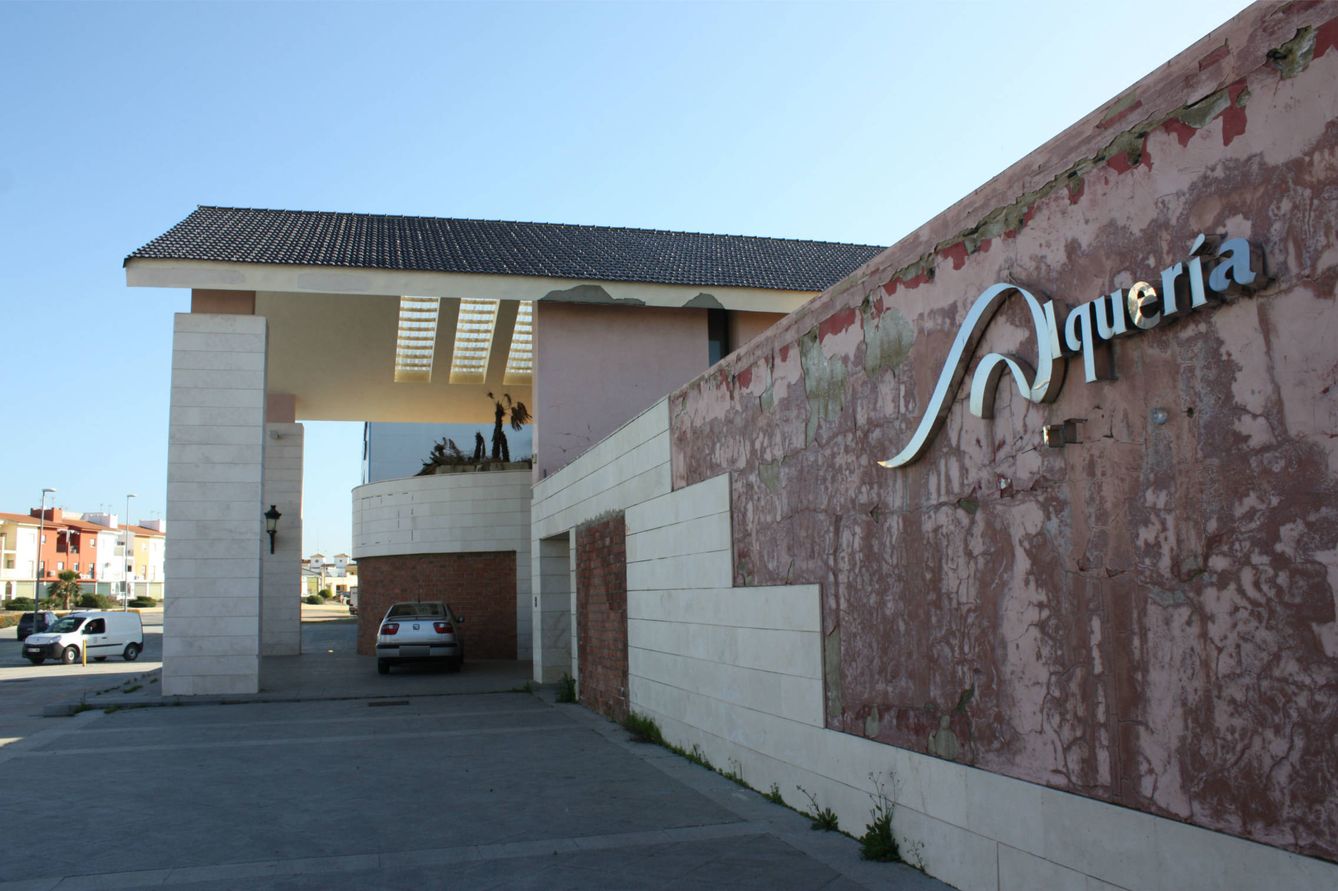 Entrada principal del hotel La Alquería. (A.Mata)