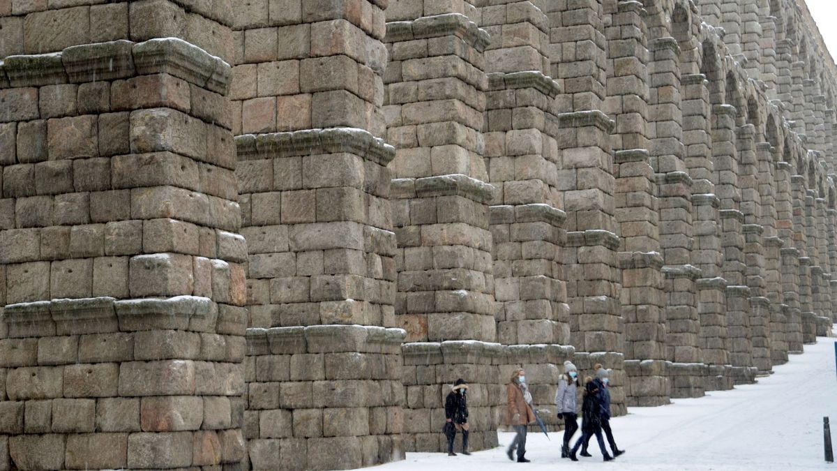 Una impresionante nevada en Segovia obliga a cancelar procesiones: dónde más nevará en Castilla y León
