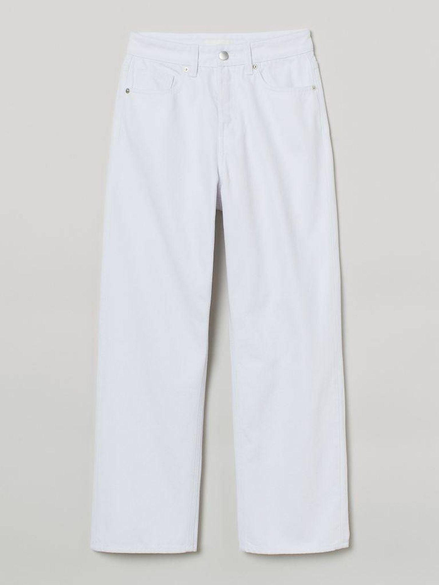 Los nuevos jeans blancos de HyM. (Cortesía)