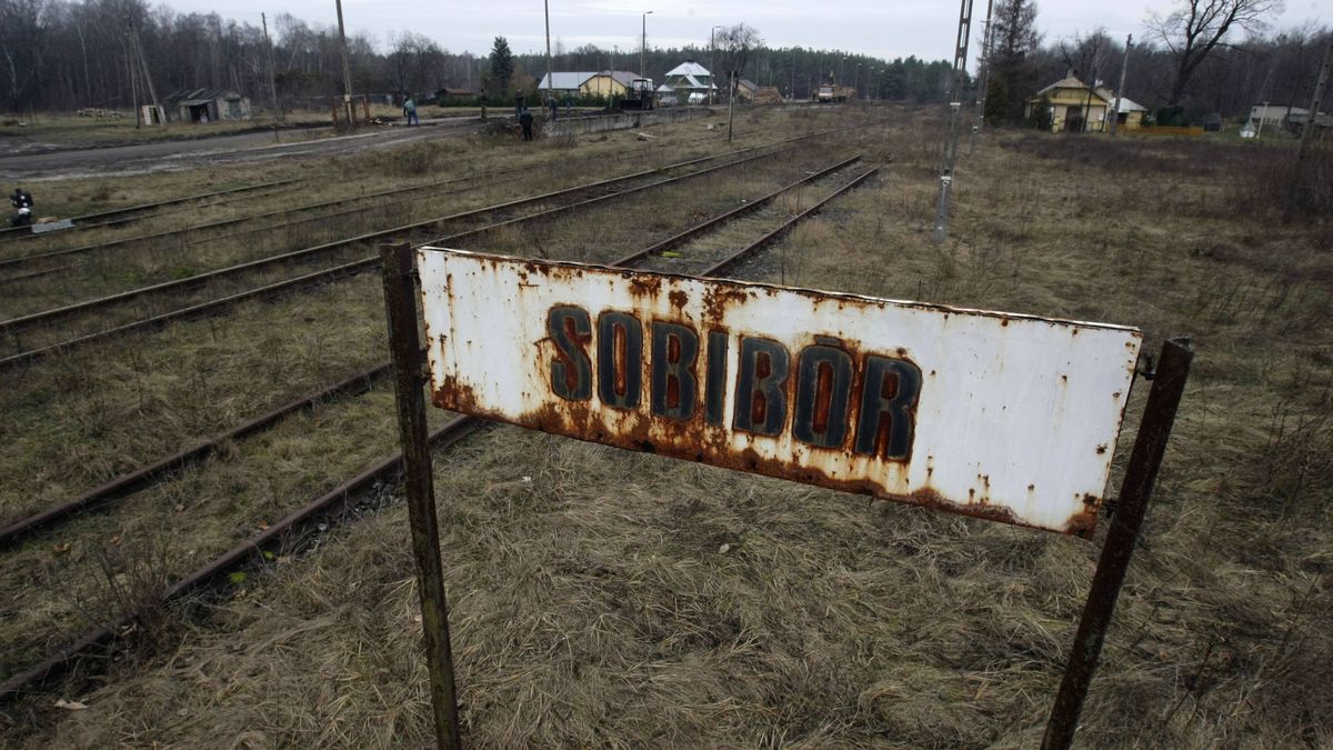 Encuentran placas identificativas de los niños del campo de exterminio de Sobibor