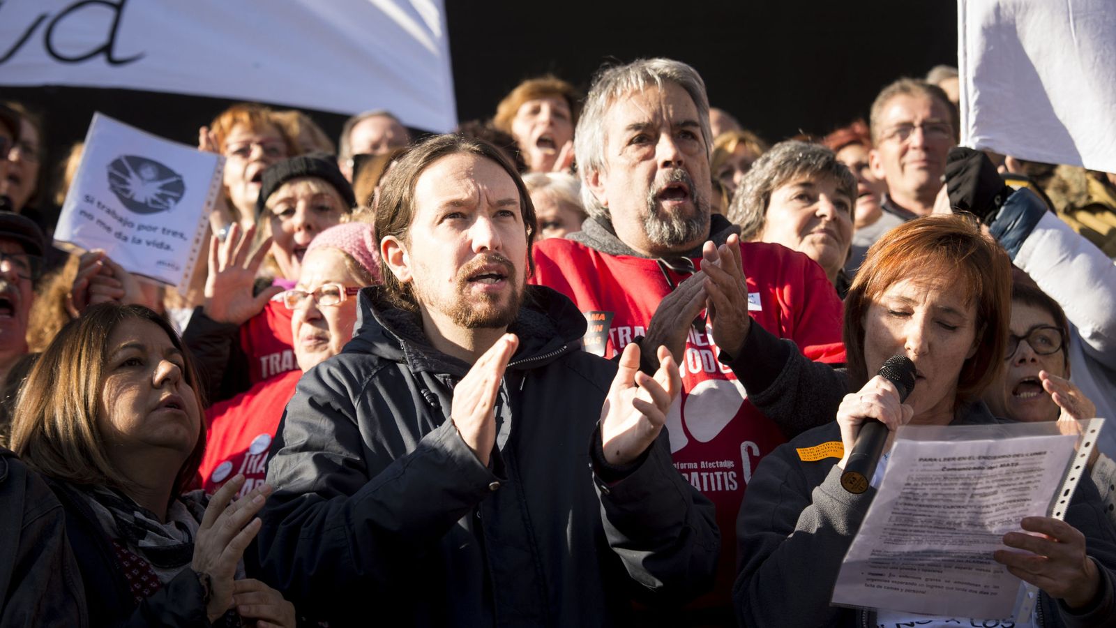 Foto: Pablo Iglesias, durante la concentración llevada a cabo para protestar contra la precariedad laboral en el Hospital 12 de Octubre (Efe).