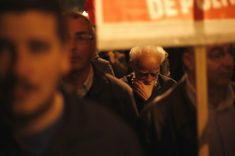 Sindicalistas protestan cerca de la residencia del primer ministro luso en Lisboa (Reuters).